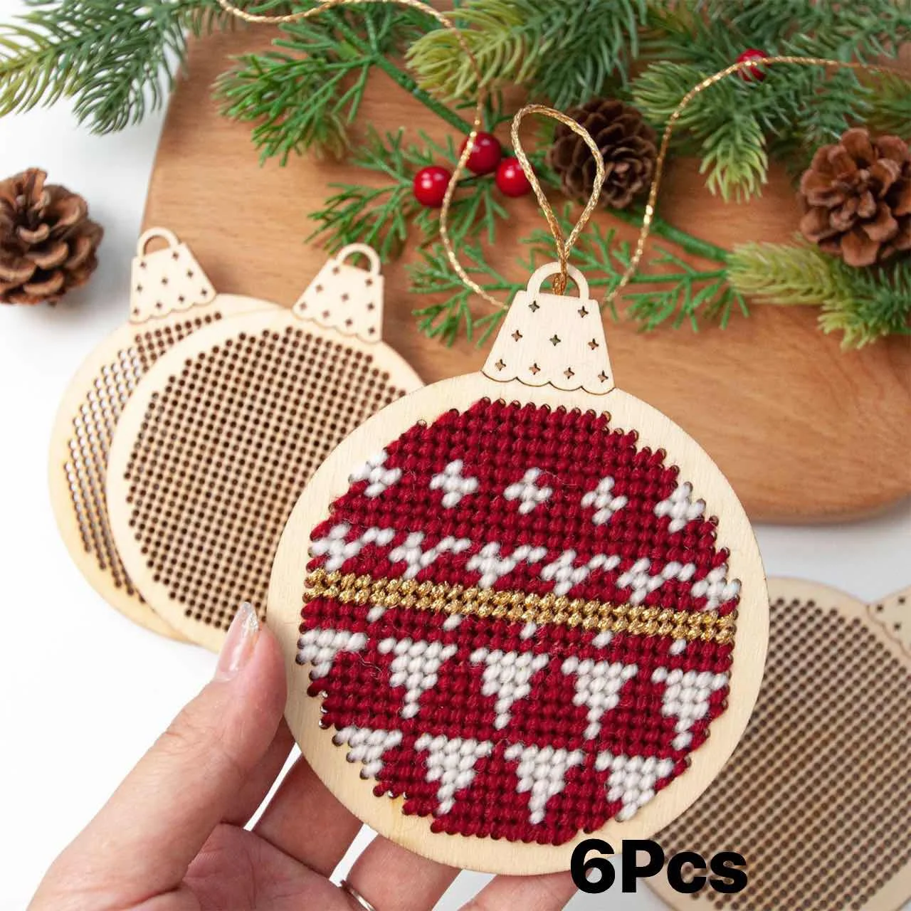 Embroidery Xmas Tree - 12 قطعة من قطع الخشب المنحوتة