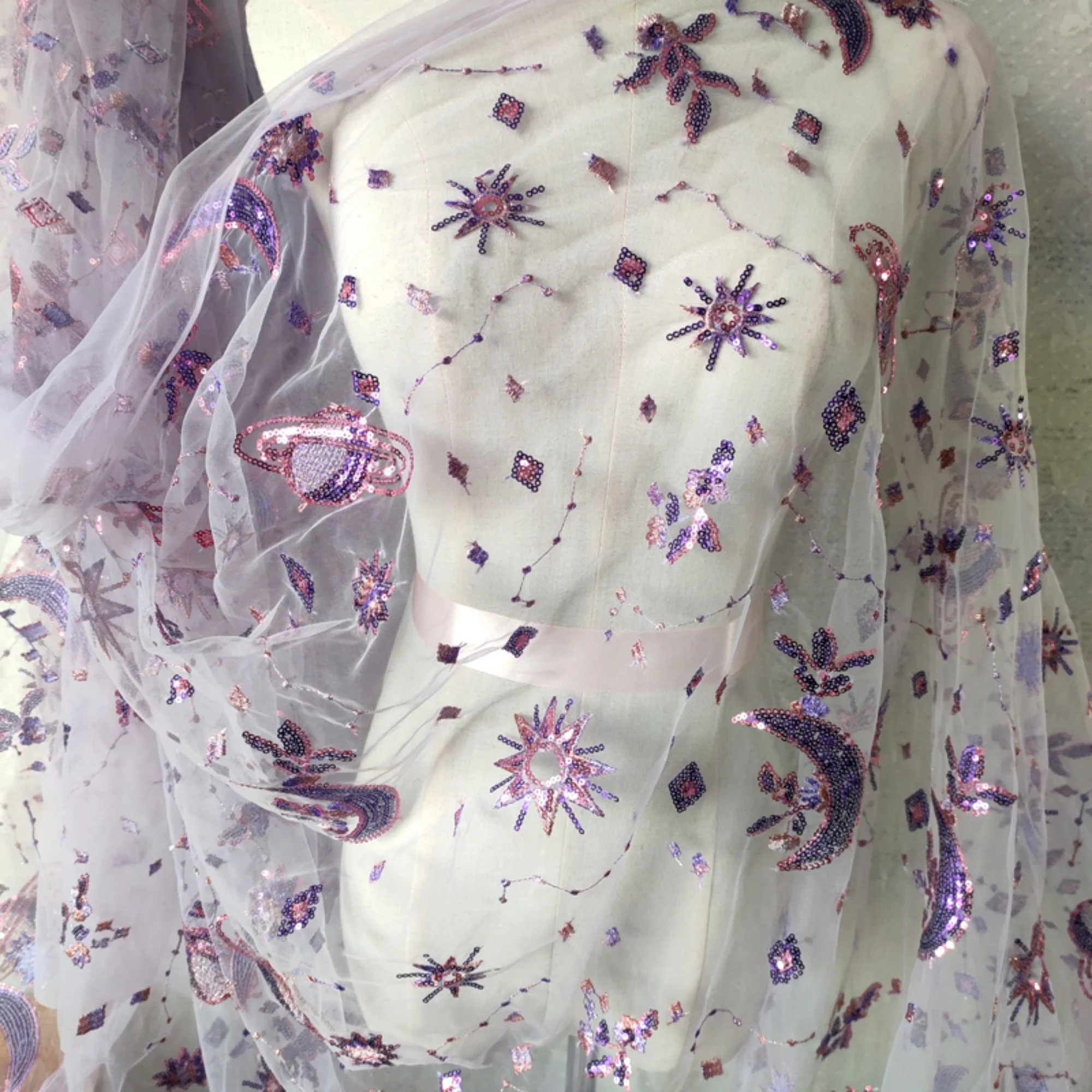 0.5 متر الأرجواني عرض 55.11 بو - مراجعة Embroidery Net Dress وسعره